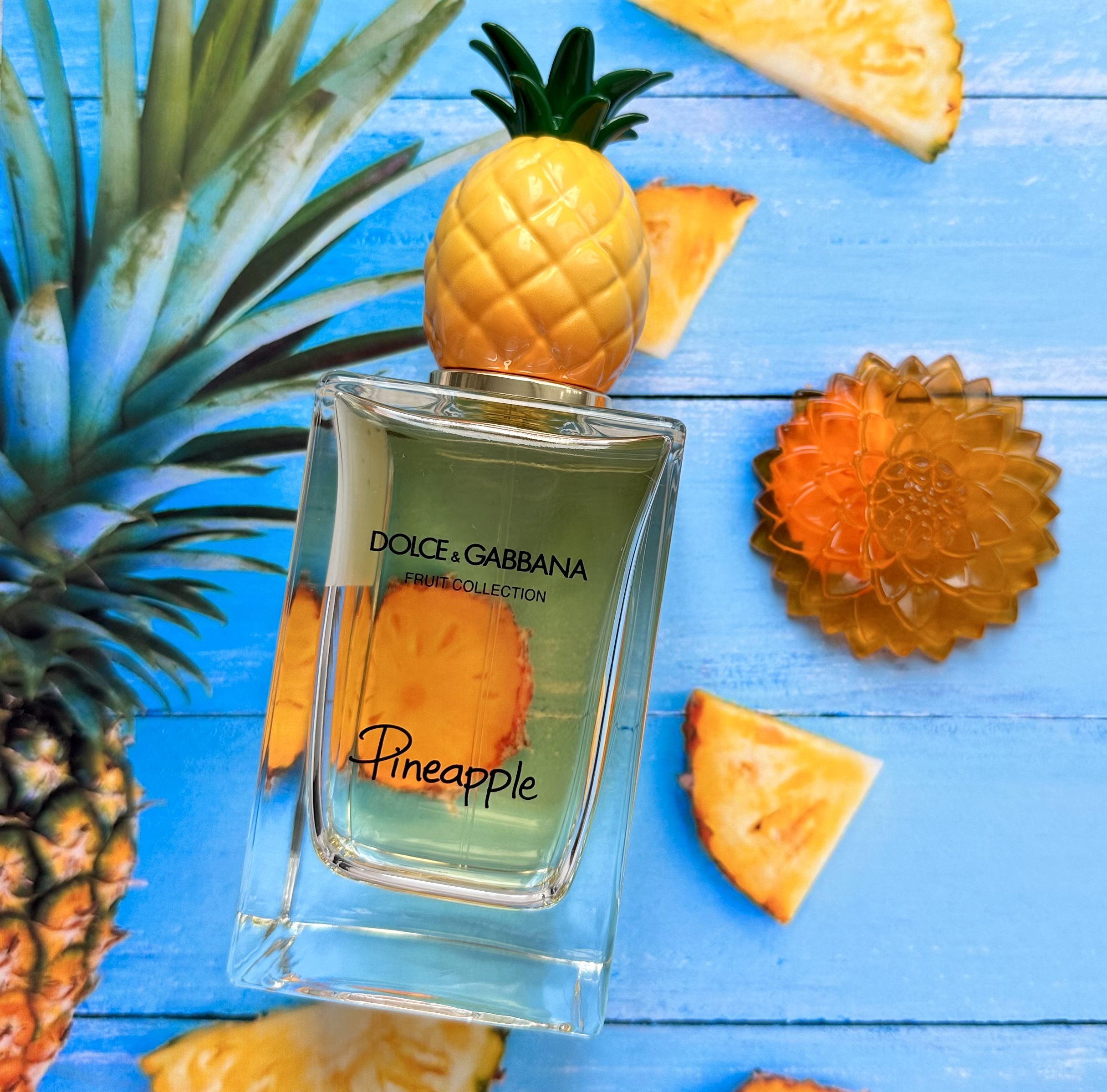 Dolce pineapple. Дольче Габбана ананас духи. Dolce Gabbana Pineapple. Dolce & Gabbana туалетная вода Fruit collection Pineapple купить.